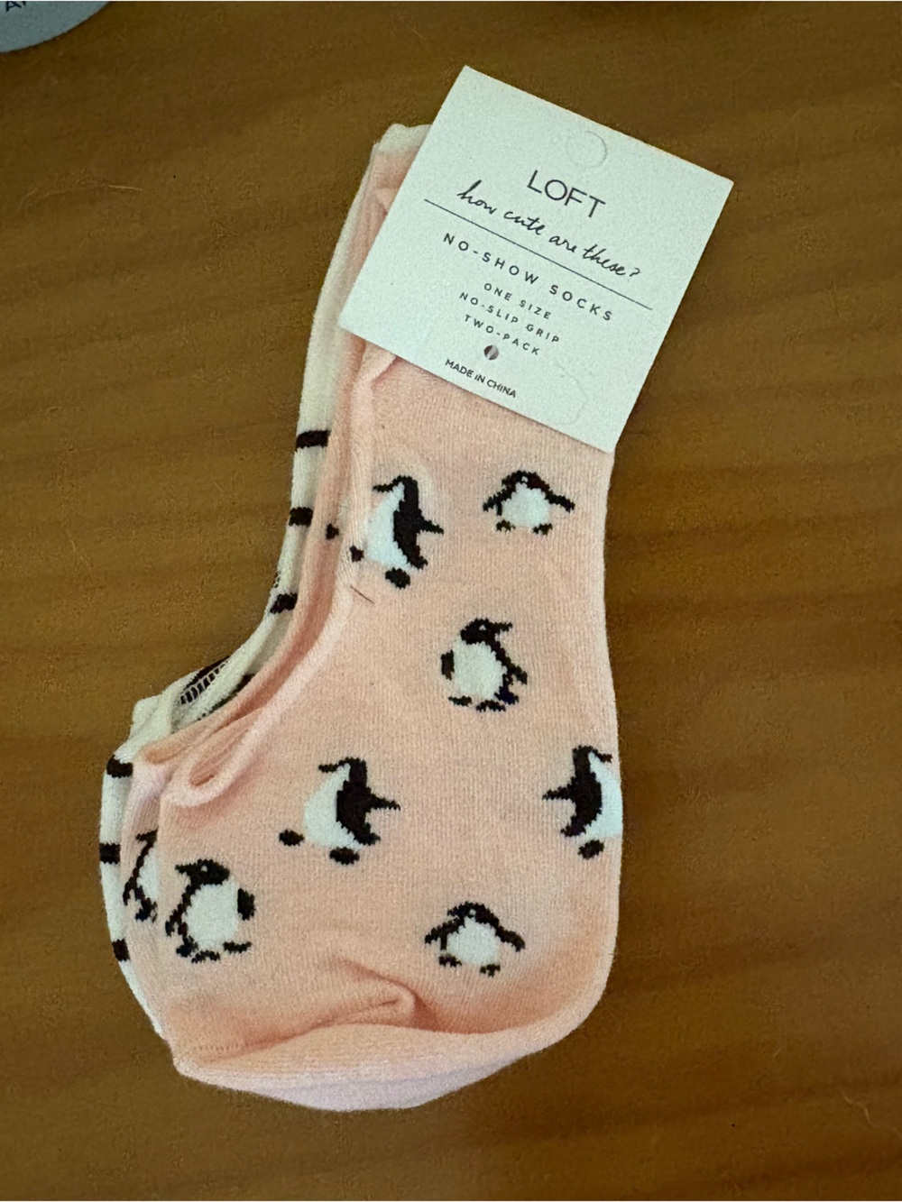 LOFT Women’s Pink Penguin No-Show Socks
